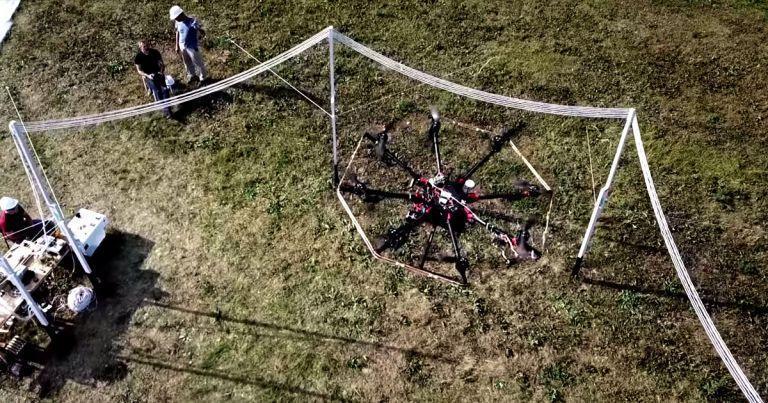 Công nghệ sạc không dây cho phép drone bay trên cao vô thời hạn