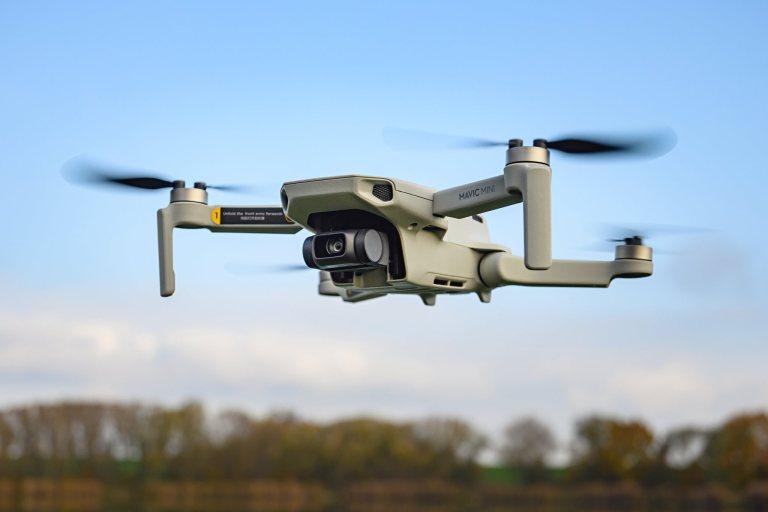 GoPro vs Drone: Nên chọn thiết bị nào?